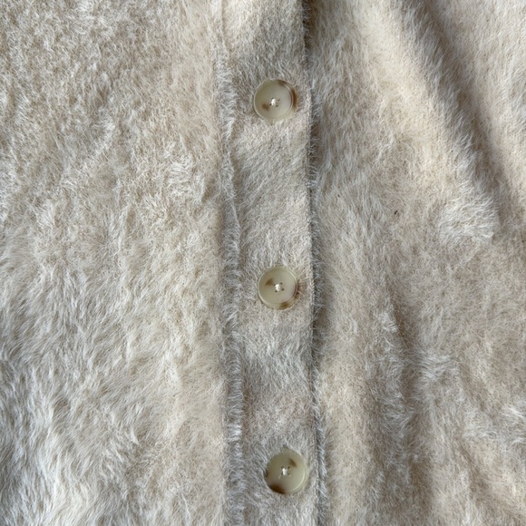 Levi’s Sweater White Fuzzy Betty Cardigan Sweater Relaxed Fit Size Small - Picture 4 of 16